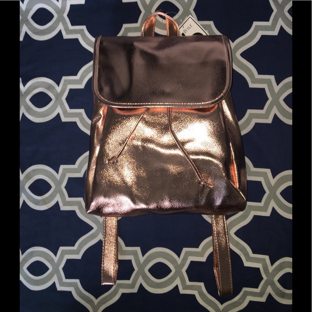 🍁 Metallic Rose Gold Backpack Purse